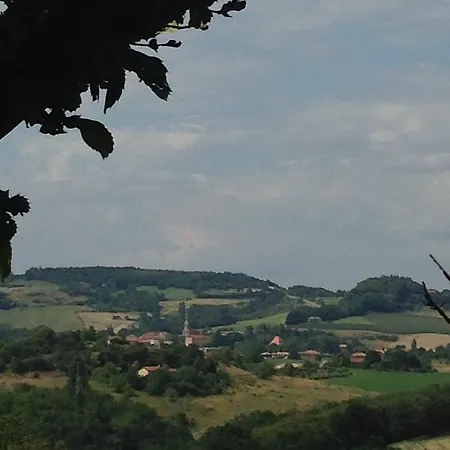 Roulotte La Chamade Hébergement de vacances Montchenu